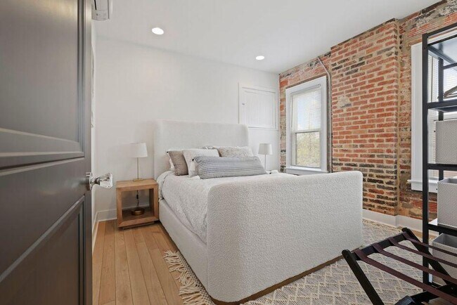 Building Photo - 383 Wilson Ave