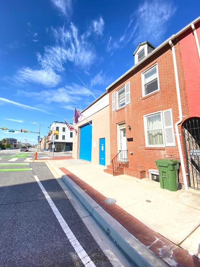 Building Photo - 305 S Central Ave