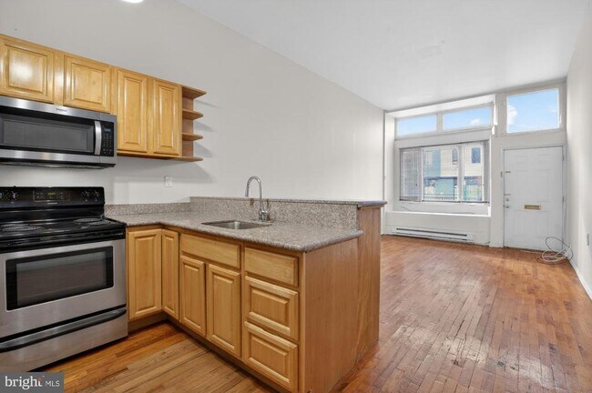 Building Photo - 339 W Girard Ave