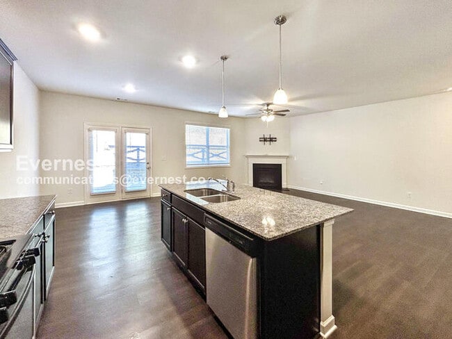 Building Photo - 176 Woodhouse Cir