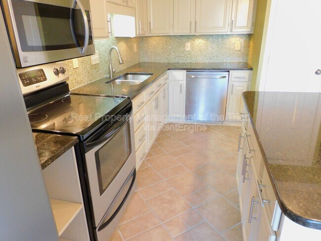 Building Photo - 620 Walker Ave