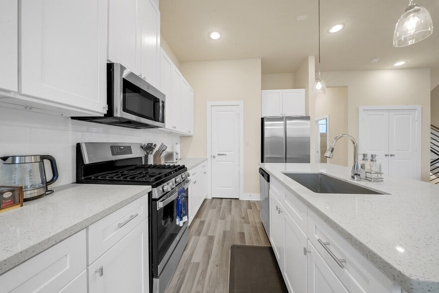 Building Photo - 6746 Del Rio St