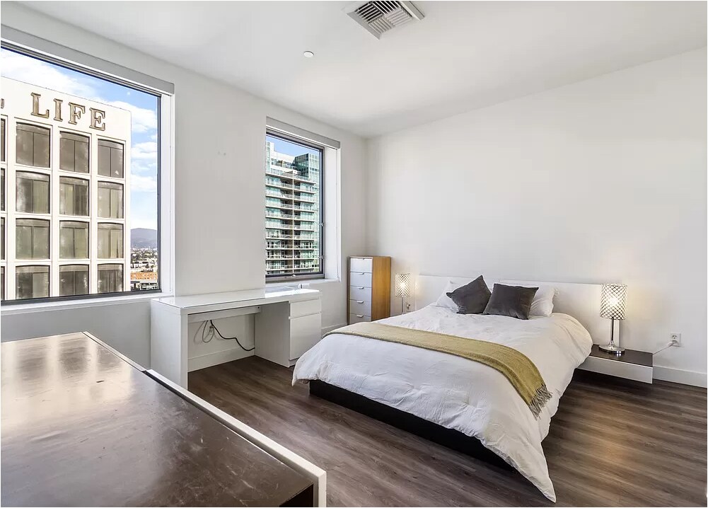 Building Photo - 3810 Wilshire Blvd