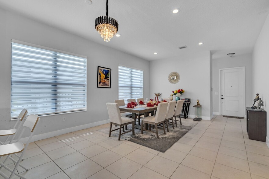 Building Photo - 3332 W 95th Ter