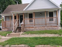 Building Photo - Cute 2 Bedroom House