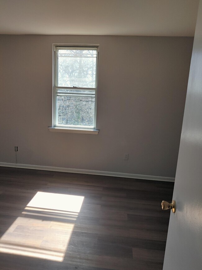 Building Photo - 4230 W Girard Ave