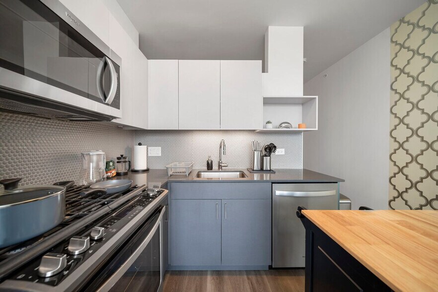 Building Photo - 347 S Clark St