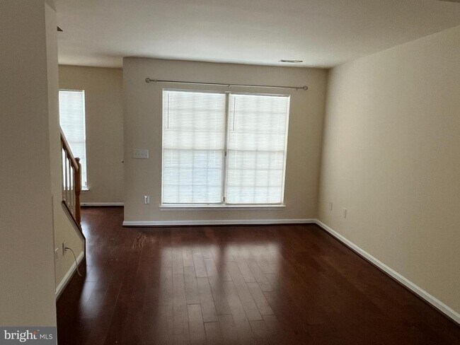 Building Photo - 874 Waterford Dr