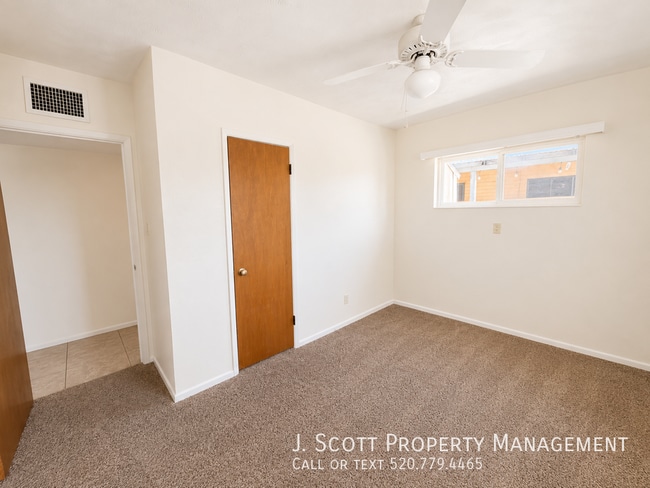 Building Photo - 924 W Mercer Ln
