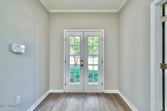 Building Photo - 301 White Oak Dr