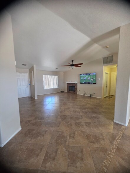 Building Photo - 5033 Emerald River Dr
