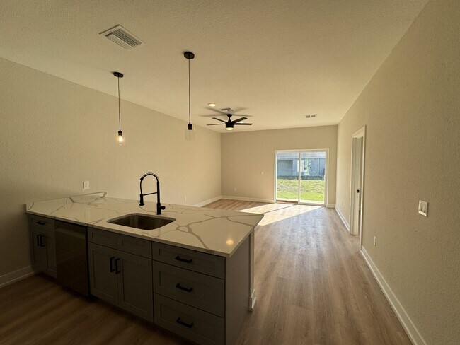 Building Photo - 2022 Dorion St