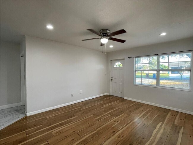 Building Photo - 1208 Carlton Ave