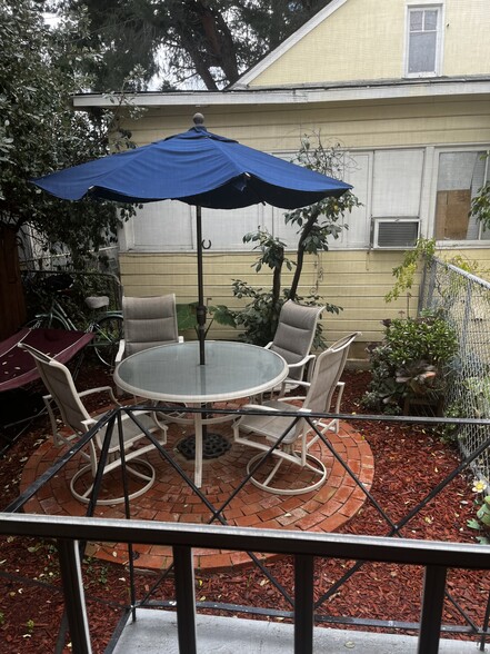 Prívate Patio - 14119 Erwin St