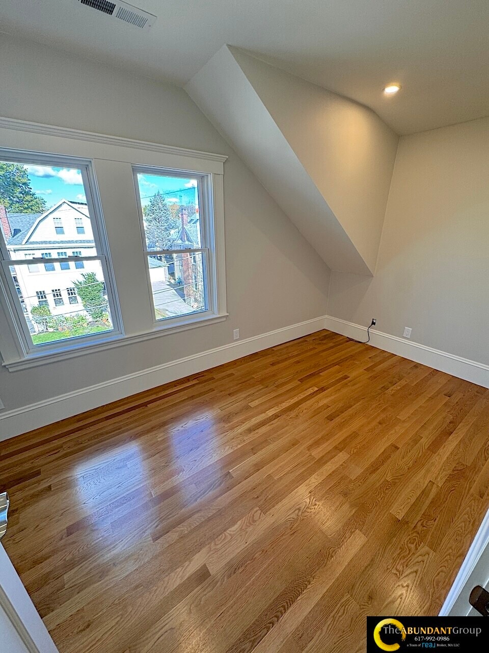 Building Photo - 14 White St