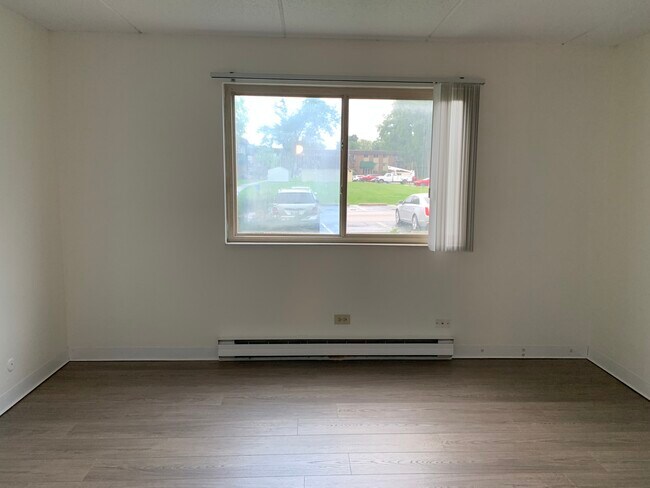 Building Photo - 230 Springhill Dr