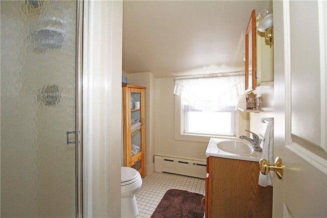 Building Photo - 563 Aquidneck Ave