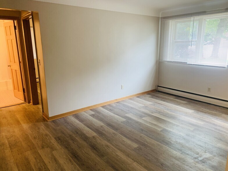 Building Photo - 1818 E 41st St