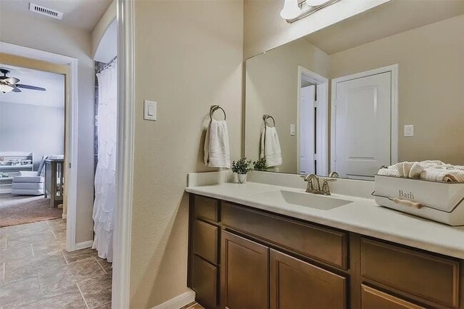 Building Photo - 143 Deerfield Meadow Dr