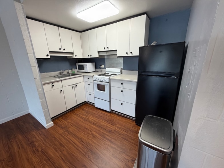 Building Photo - 1415 Victoria St