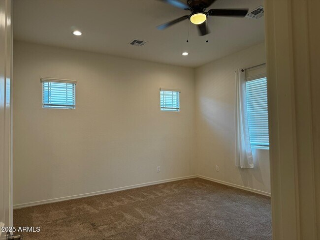 Building Photo - 5526 N 107th Ln