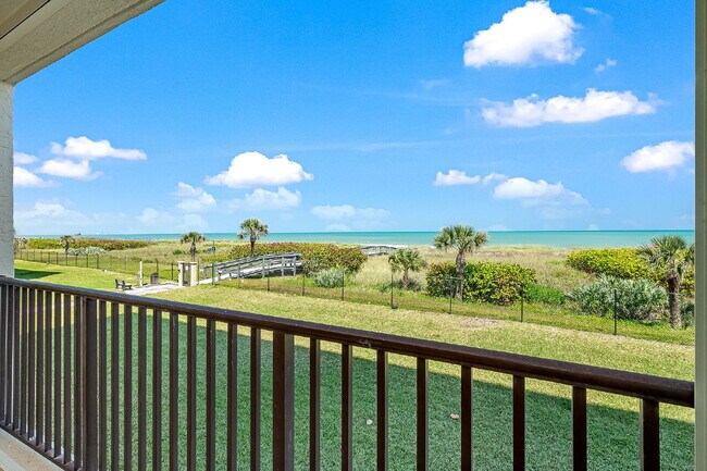 Building Photo - 1/1 Oceanfront condo with resort-like amenities!