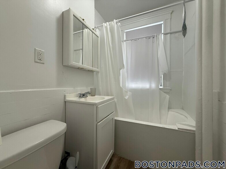 Building Photo - 1175 Boylston St
