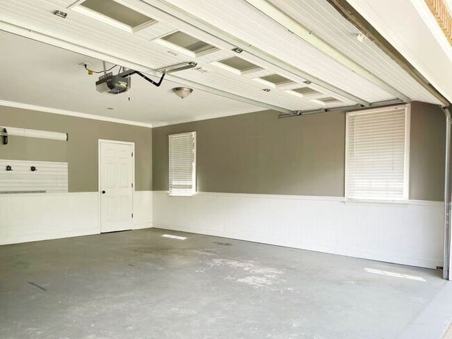 Building Photo - 811 Mitsy Ridge Dr