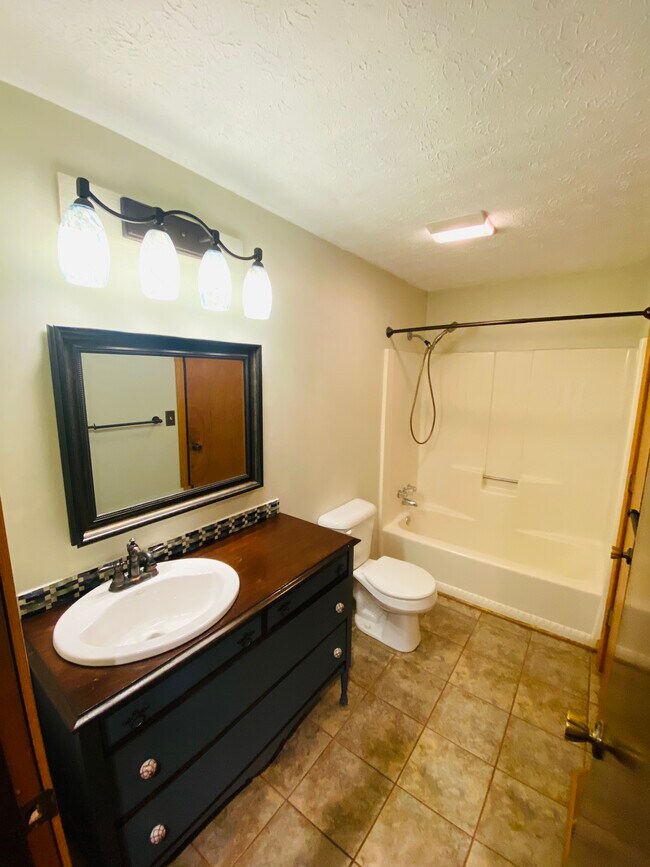 Building Photo - 11266 Billingham Ave NW