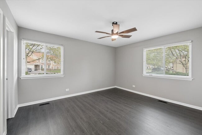 Building Photo - 225 Thornapple Ct