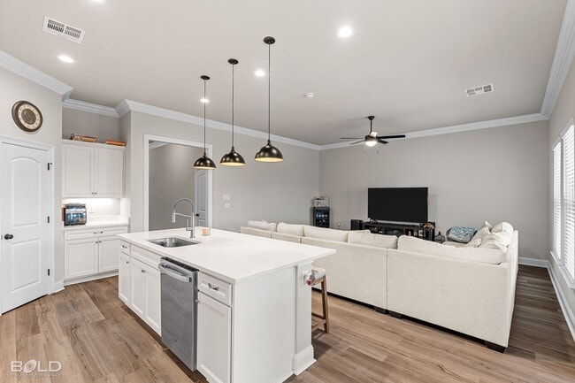 Building Photo - 315 Hummingbird Ln