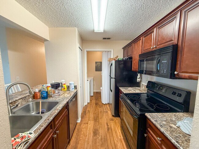 Building Photo - Windsor Park #924