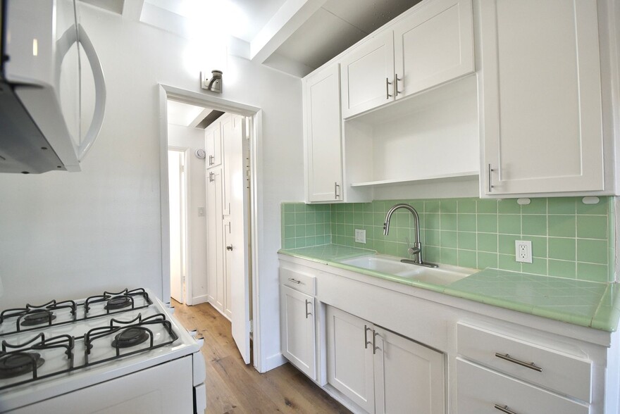 Building Photo - 6125 Whitsett Ave