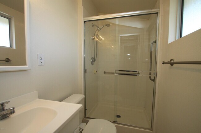 Building Photo - 655 E Avenida De Los Arboles