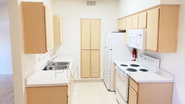 Building Photo - 6850 Sharlands Ave.