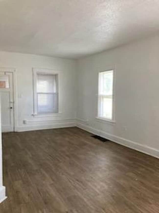 Building Photo - Single family home for rent