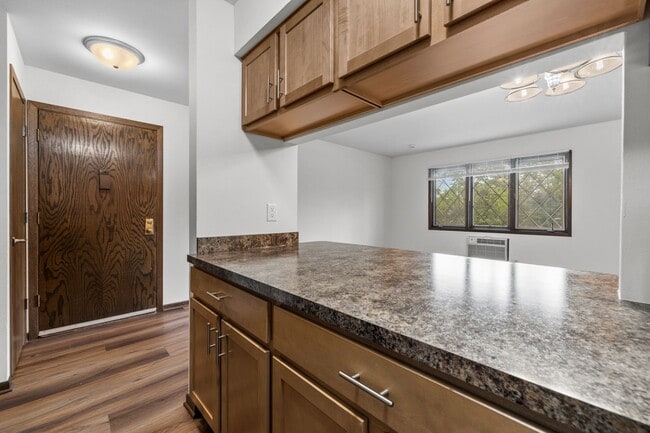 Building Photo - Renovated Lower Studio Apartment Available at our Cedar View Apartments