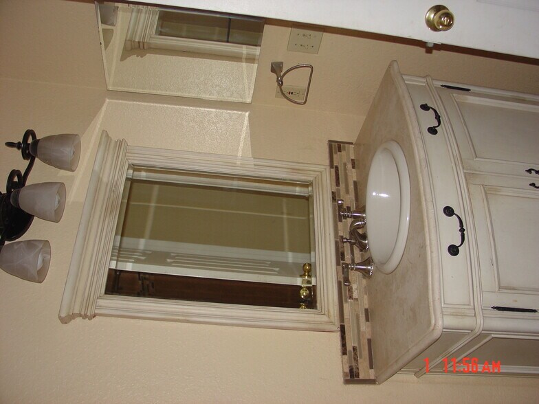 Building Photo - 2550 N Alafaya Trl
