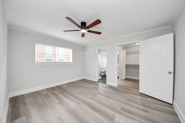 Building Photo - 5542 Holly St