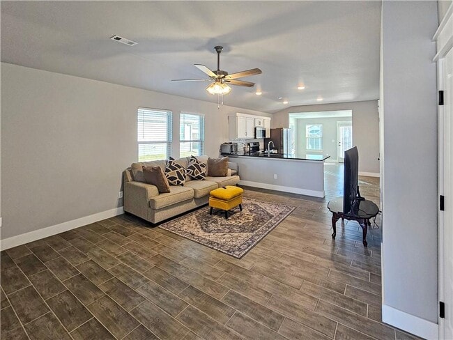 Building Photo - 2091 Bluebonnet Ln