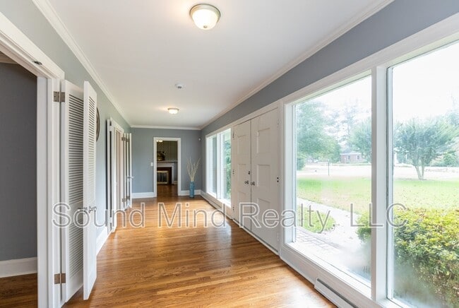 Building Photo - 3504 Hawthorne Rd