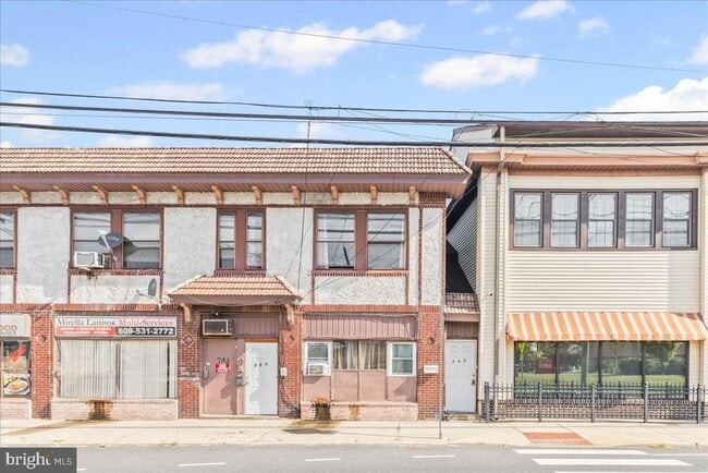 Building Photo - 245 Warren St