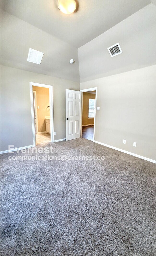 Building Photo - 306 Greenhill St