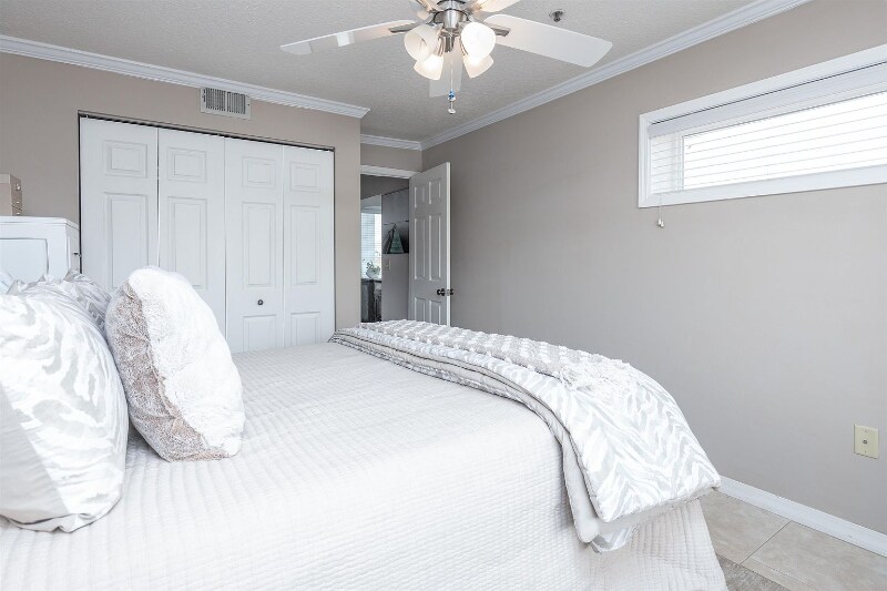 Building Photo - 201 10th Ave N