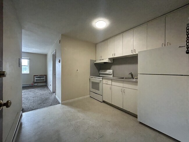 Primary Photo - 720 Bennington St