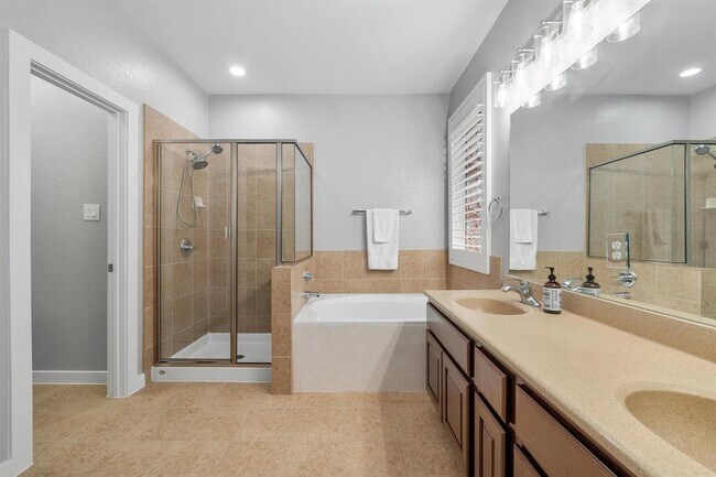 Building Photo - 10820 Sky Rock Dr