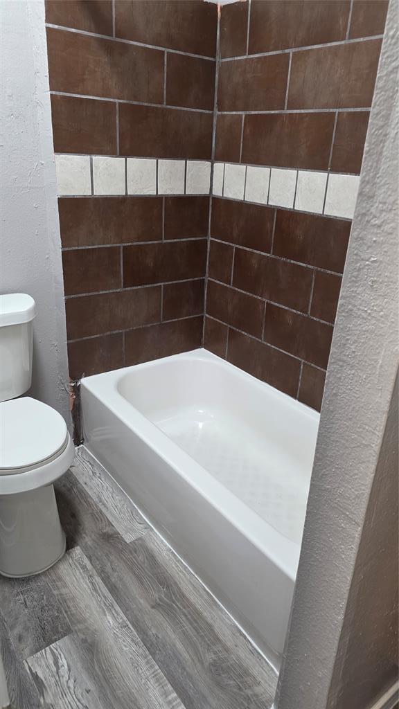 Building Photo - 2124 Burton Dr