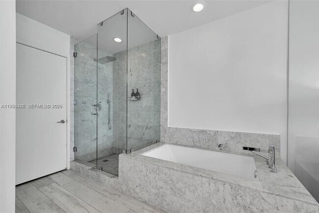 Building Photo - 480 NE 31st St