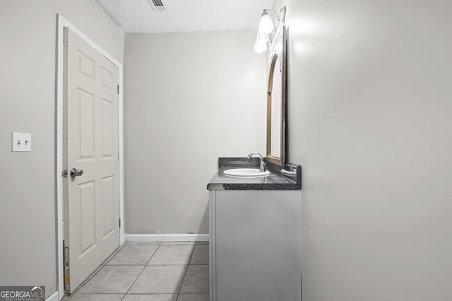 Building Photo - 1005 Westmoor Dr NW