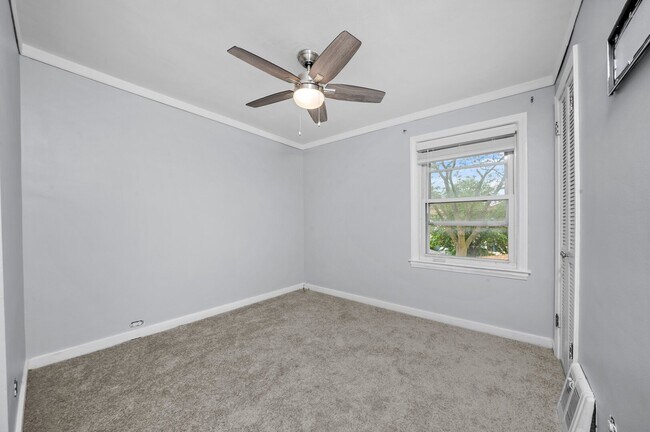 Building Photo - 6404 S Lockwood Ave